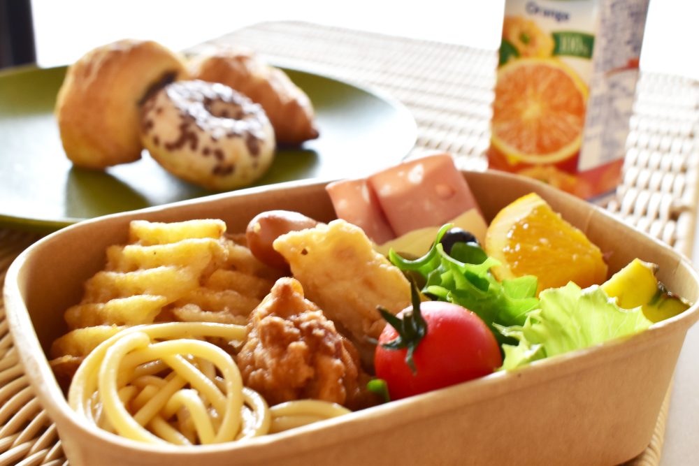 아침 식사 테이크아웃이른 아침 출발에서 새로운 눈의 슬로프에!